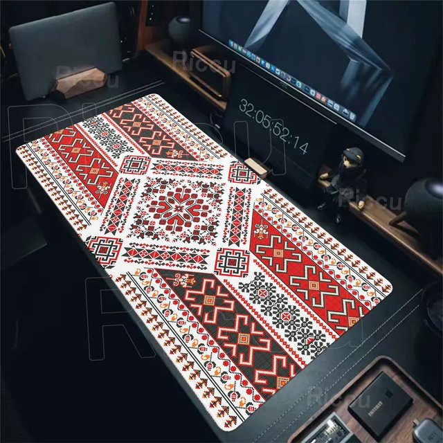 Riccu Rotes Boho-Mauspad mit geometrischem Design und ethnischem Muster als große Schreibtischunterlage für PC und Gaming - Bild 1