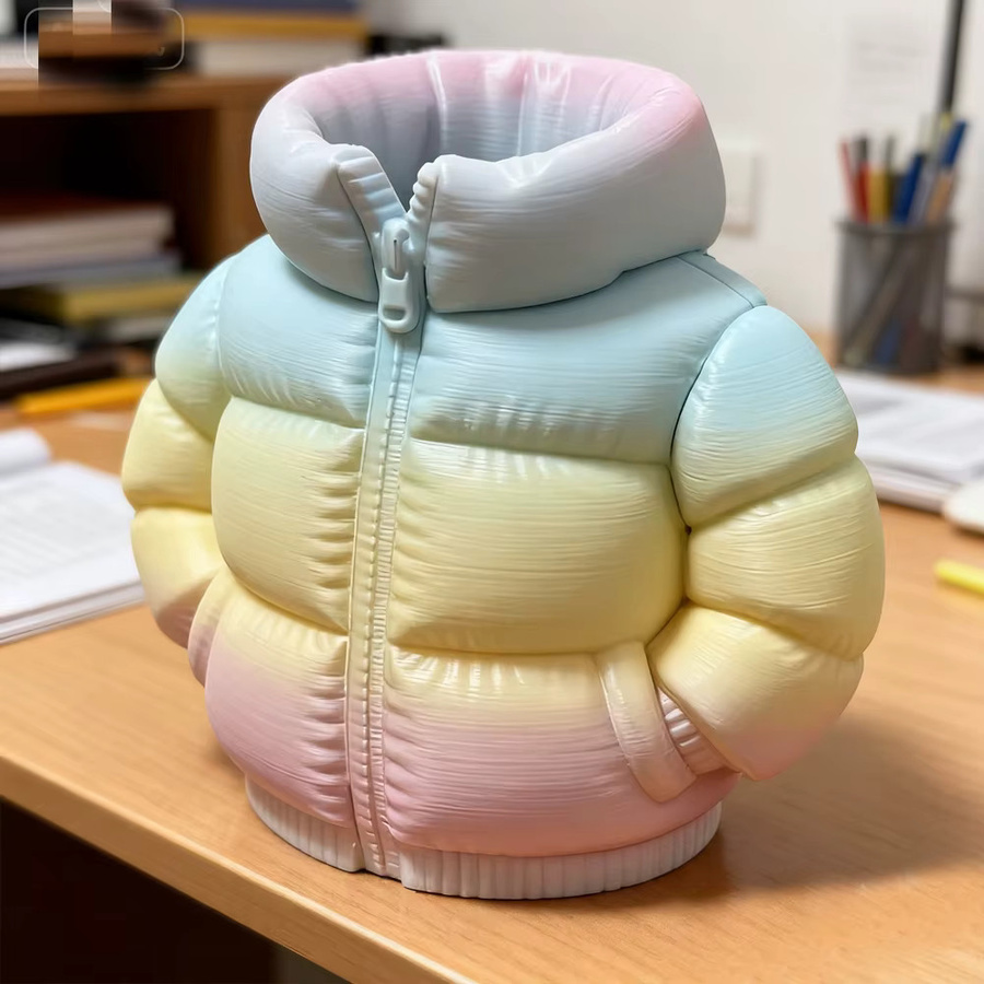 Kreativer 3D-Stifthalter in Daunenjackenform als aufrechte Stifttasche für deinen Schreibtisch und dein Büro, Schwarz/Mehrfarbig - Bild 2