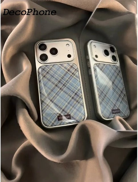 DecoPhone Handyhülle im japanisch-koreanischen Retro-Stil mit blau-braunem Karomuster für iPhone 11 bis iPhone 17 Pro Max Plus Y2K Cover - Bild 1