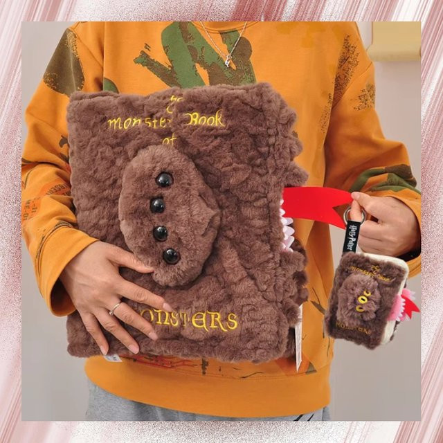 Bandai Harry Potter Monsterbuch der Monster, Plüsch-Kuschelkissen Schlüsselanhänger - Bild 1