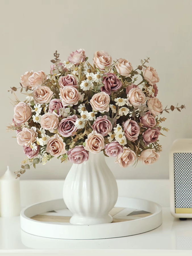 Künstliche Seidenrosen als Tischdekoration für Hochzeiten und Zuhause in Blau und Pink - Bild 2