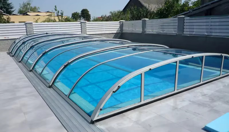 Modernes Teleskop-Schwimmbadüberdachungssystem aus Aluminium mit gebogener Form - Bild 2