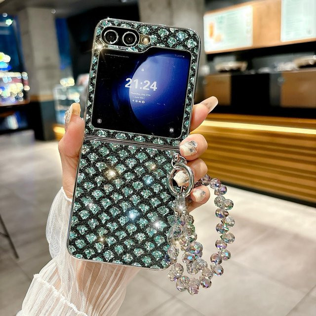 EPENA Handyhülle mit Glitzer-Fischschuppenmuster und Kristall-Glücksarmband für Samsung Galaxy Z Flip3, Z Flip4, Z Flip5 und Z Flip6, Multicolour - Bild 1