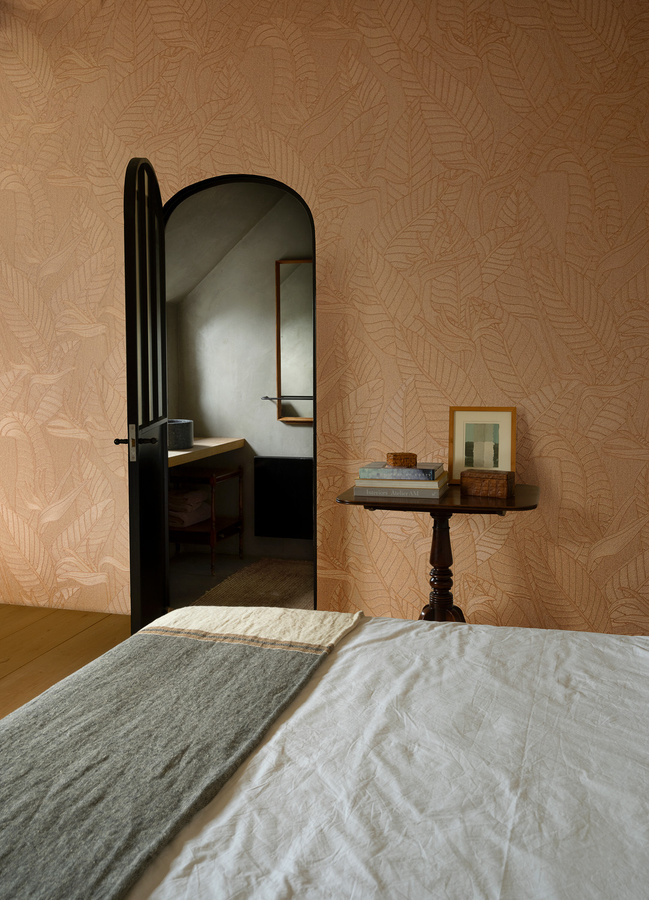 Arte Wallpaper Strelitzia Botanisches Floral Design in Beige Camel aus Vinyl - Bild 1