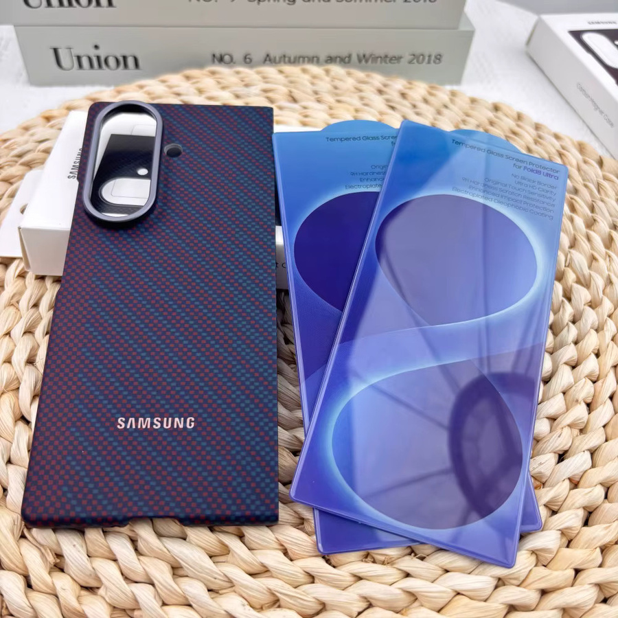 Samsung Galaxy Z Fold8 Ultra Magnetische Schutzhülle aus Carbonfaser in Rot und Multicolour - Bild 2