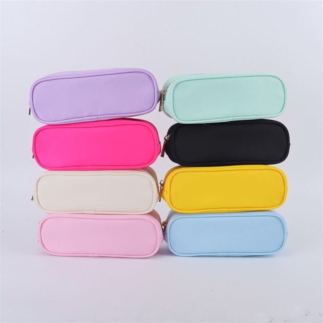 Personalisierbares Keymay Federmäppchen aus Nylon mit Buchstaben-Patches in Multicolour - Bild 1