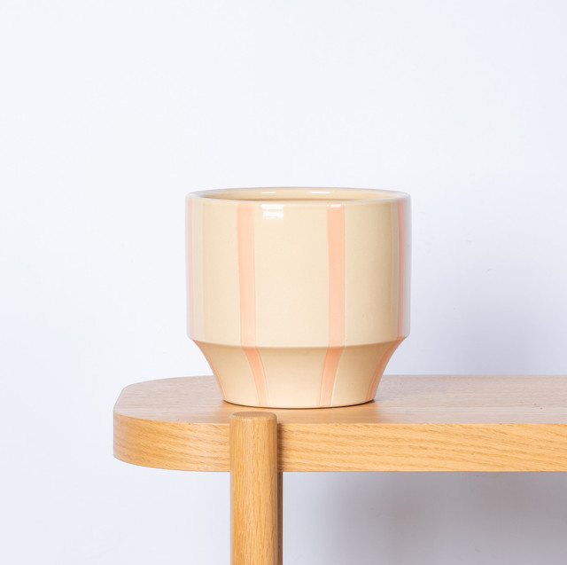 Keramik Übertopf BLUME2000 Gelb mit modernem Design und vertikalen Linien, Höhe: 17,5 cm, Breite: 16,5 cm - Bild 1