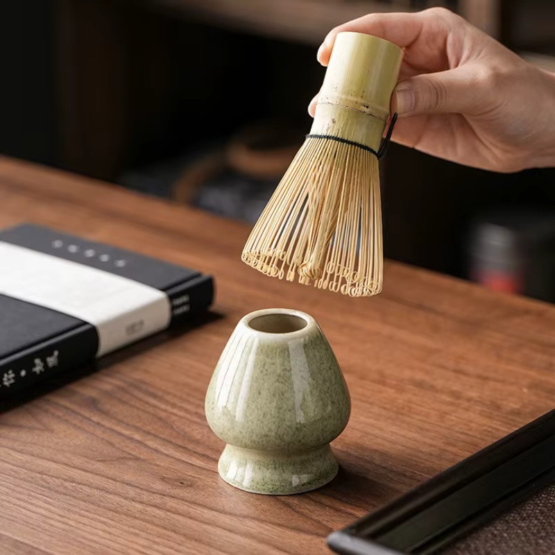 Japanisches Matcha Mixer Set aus Bambus in Braun mit Schneebesen und Teelöffel zum Zubereiten von Tee - Bild 3