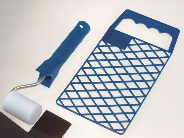 LUX-TOOLS Lackierset mit Schaumstoffrolle und magnetischem Abstreifgitter in Blau für wasserbasierte Lacke - Bild 1