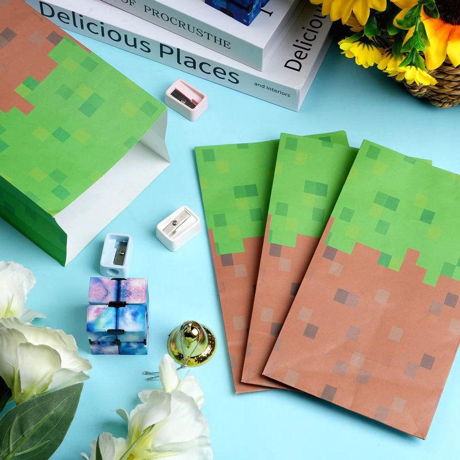 PixelParty Geschenktüten aus Papier in Braun und Grün für Geburtstag, Halloween oder Weihnachten - Bild 4