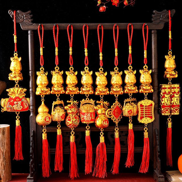 Wandbehang Ornament Jahr des Pferdes 2026 als Glücksdekoration in Grün und Gold mit Pflanzenmotiv - Bild 1