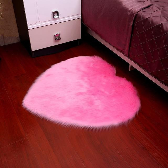 Yiran Furniture Herz Teppich in Pink, Moderner Nordic Design Teppich aus Kunstfell für dein Wohnzimmer, B/T: 40 x 30 cm - Bild 1