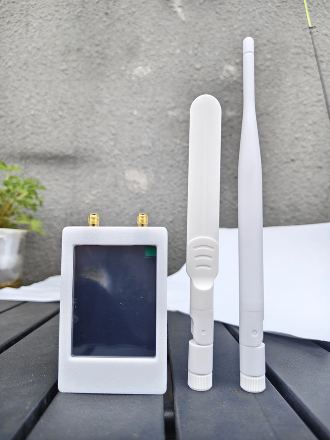 YIBIY ESP32 CYD IoT DIY Elektronik-Entwicklungskit mit 2,8 Zoll Touchscreen und GPS-Positionierung in Weiß - Bild 3