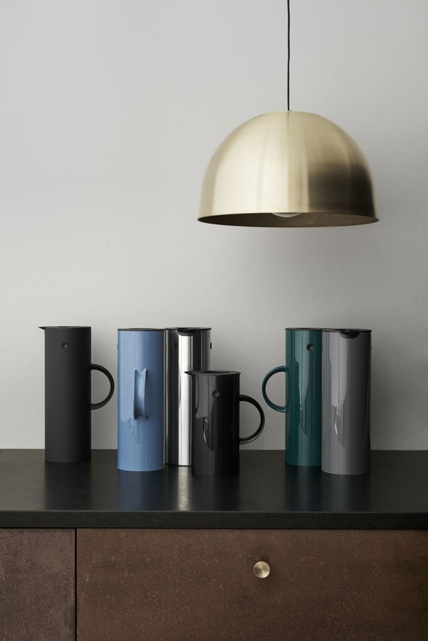 Stelton EM77 Isolierkanne aus Edelstahl in Schwarz mit 1 Liter Fassungsvermögen - Bild 2