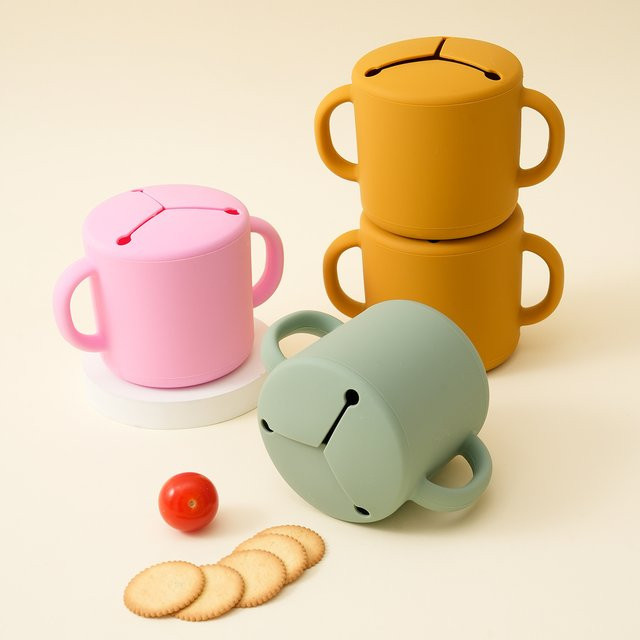BPA-freie Baby Snack Tasse aus Silikon mit Doppelgriff in Mehrfarben - Bild 1