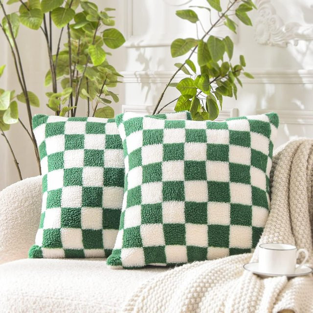 JMG Clothing Schachbrett-Kissenbezug aus Kunstpelz und Wolle in Khaki Kaffee, B/H: 30 x 50 cm - Bild 1