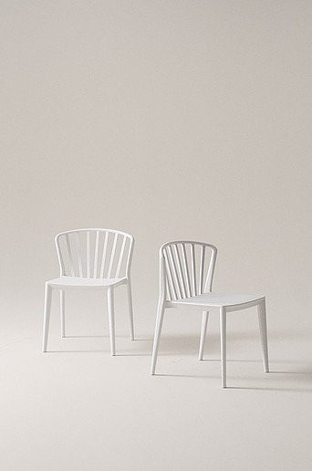 IKEA VÄBY Gartenstuhl Set aus 2 Stück, Weiß, stapelbar und UV-beständig - Bild 1