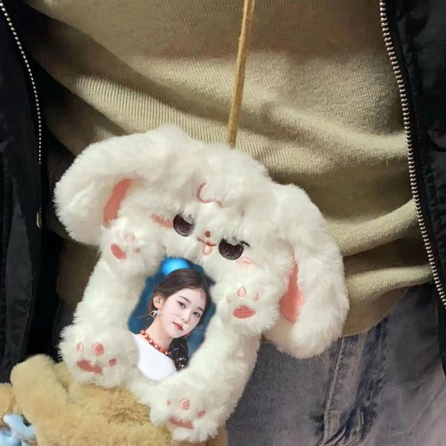 XYNN Kpop Plüsch Fotokartenhalter und Mini Fotoalbum in Weiß - Bild 1