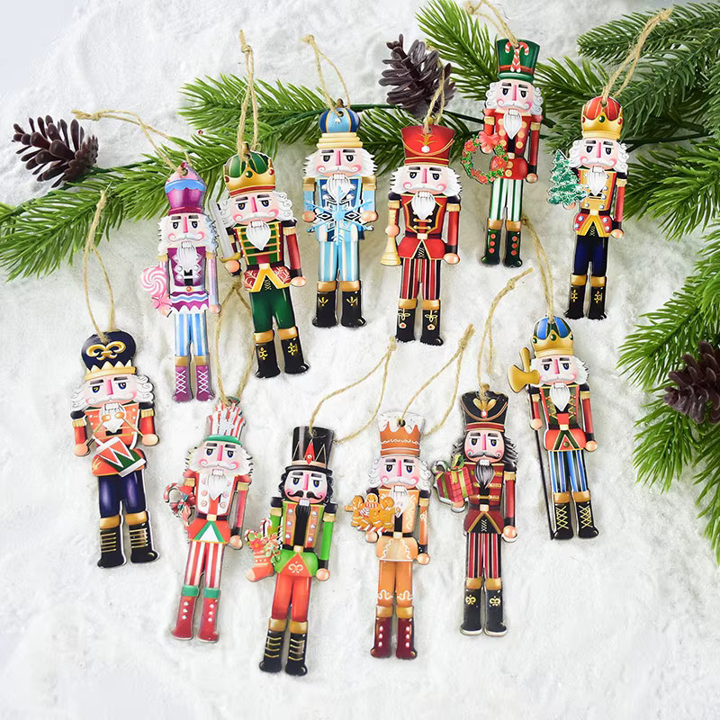 CHIXINHAPPY 12er Set Weihnachts Nussknacker Holz Anhänger als bunte Baumornamente für deine Weihnachtsdekoration - Bild 3