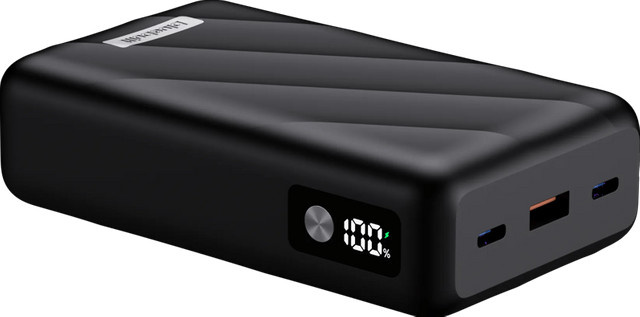BlueBuilt Power Bank 20.000 mit 45 Watt Schnellladefunktion in Schwarz und Blau mit USB-C und USB-A Anschlüssen - Bild 1