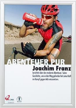 FRANKEN Plakatrahmen Outdoor DIN A2 aus silbereloxiertem Aluminium mit Klapprahmen und Kunststoffhebeln - Bild 1