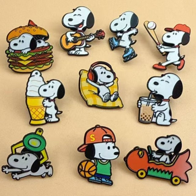 Bandai Snoopy Emaille-Anstecknadeln, Cartoon-Anime-Brosche, 10-teiliges Set - Bild 1