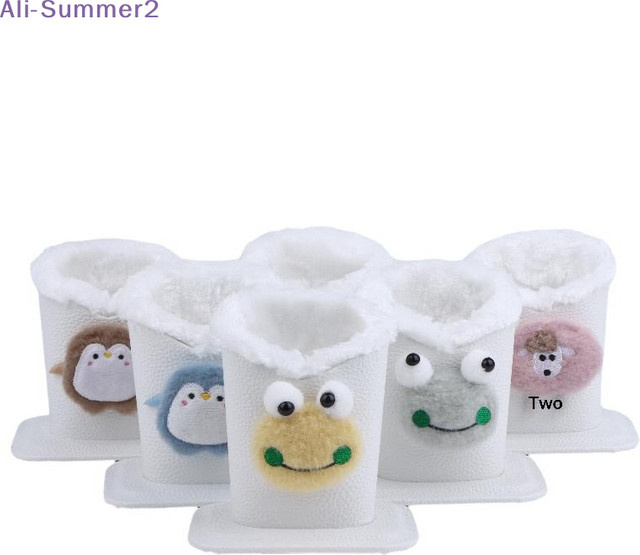 Winter4 Brillenhalter und Stifthalter aus Kunstleder mit Plüschfütterung und Tierdesign in Weiß - Bild 1