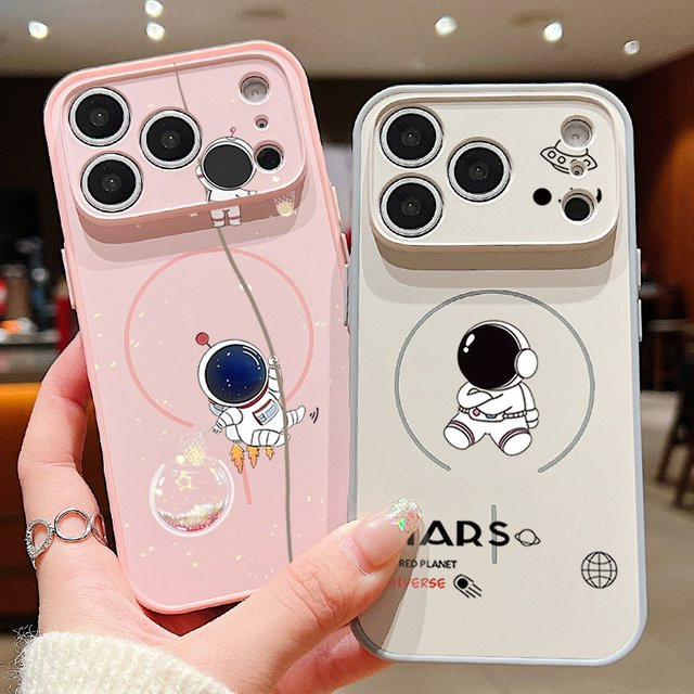 MOESOE Magnetische Handyhülle mit Astronauten-Muster für iPhone 17 16 15 14 13 Pro Max inklusive Linsenschutz und MagSafe Kompatibilität, Schwarz/Mehrfarbig - Bild 1