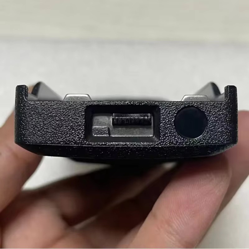 Motorola R2 Walkie Talkie Ersatz-Front-Outer-Gehäuse-Abdeckungsschale in Schwarz und Rot - Bild 4