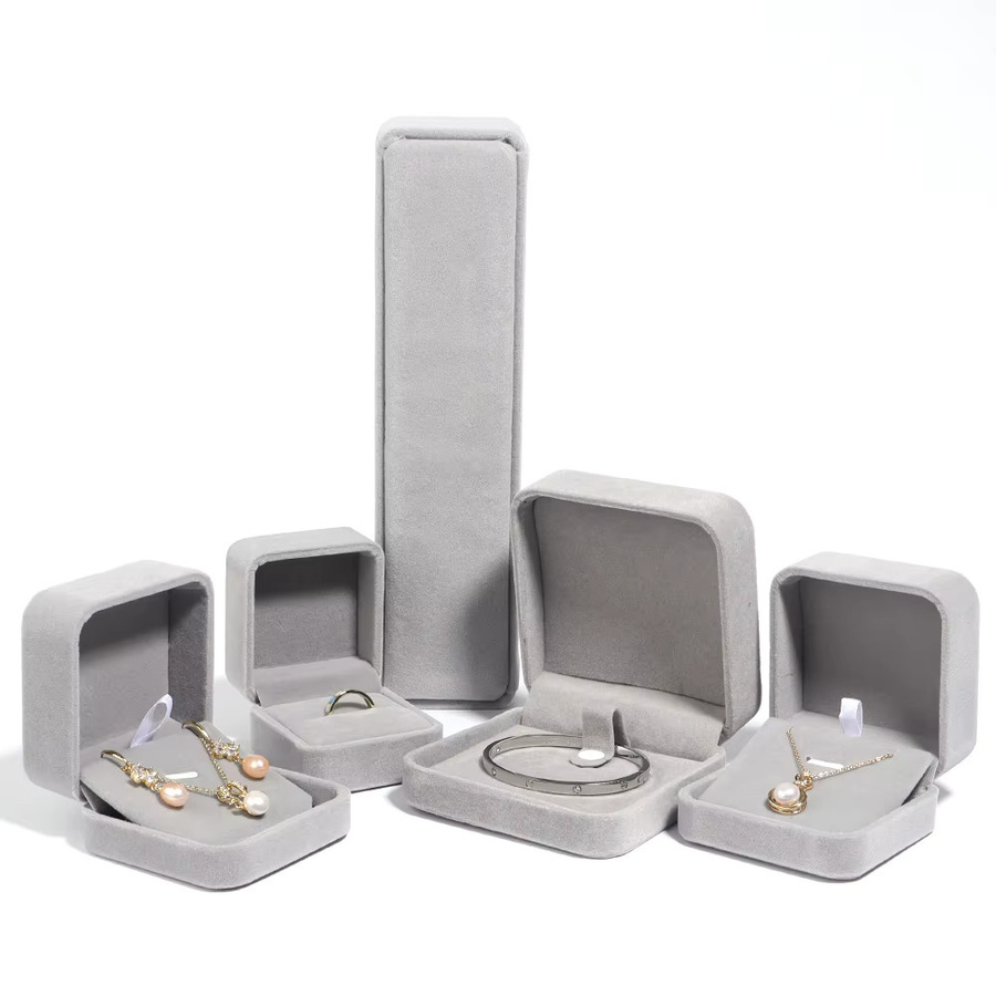 Graue Schmuckbox aus Samt zur Aufbewahrung und Präsentation von Halsketten, Armbändern, Ohrringen und Ringen - Bild 2