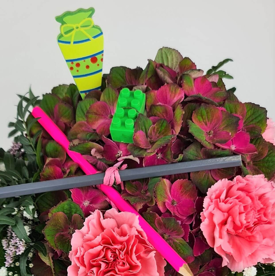 Edelweiß Blumenstrauß mixed Hydrangea Carnation Greenery Pink Congratulations - Bild 2
