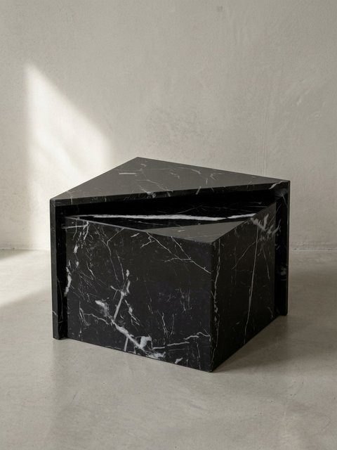 Couchtisch 2er Set MONOBLOC von KADIMA DESIGN in Schwarz mit Marmoroptik und Hochglanz, dreieckig und verschachtelbar, B/T/H: 50 x 50 x 41,5 cm - Bild 1