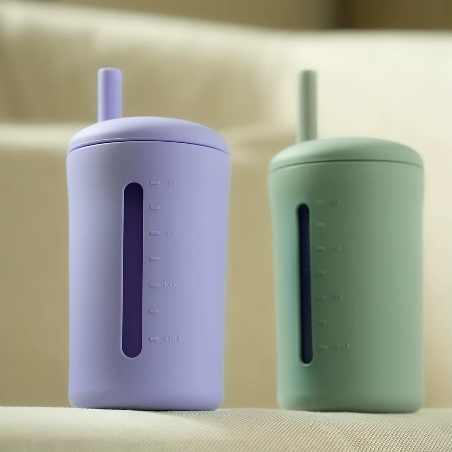Auslaufsichere Silikon Trinklernbecher mit Strohhalm für Kinder, BPA-frei und spülmaschinenfest - Bild 2