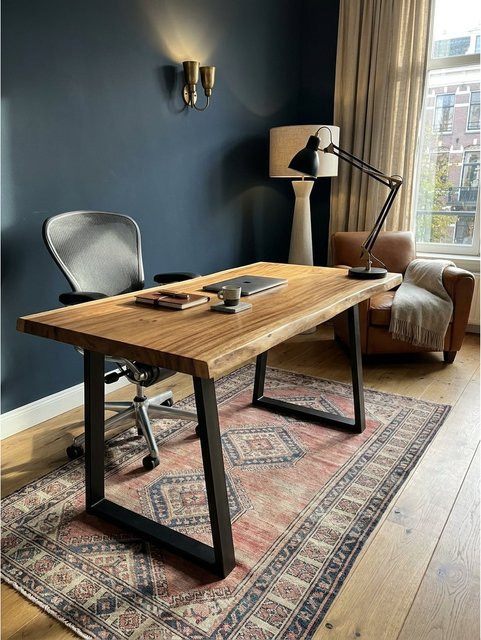 Schreibtisch aus Massivholz Akazie mit Baumkante und Trapezgestell von KADIMA DESIGN, Farbe Braun, B/T/H: 160 x 80 x 76 cm - Bild 1