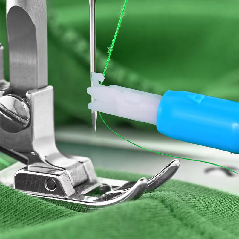 Automatischer Nadel Einfädler in Blau aus Kunststoff für Nähmaschinen - Bild 4