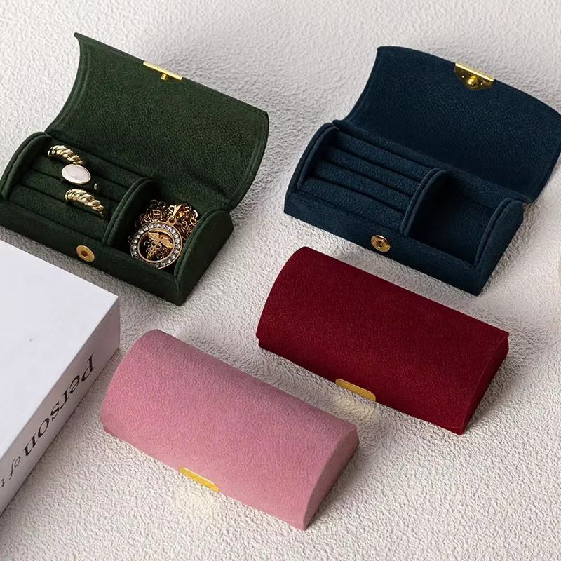 Luxuriöse Mini-Schmuckaufbewahrungsbox von luckyiasv aus weichem Stoff in Grün für Ringe und Juwelen - Bild 2