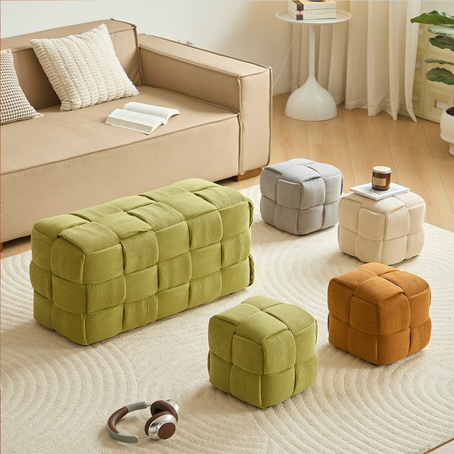 Quadratischer Polsterhocker von LIUSHADUOLA aus massivem Holz und Stoff für Kinderzimmer in Grün oder Orange - Bild 1