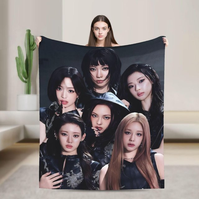 ZbrOne Kpop Babymonsters Samtdecke für Zuhause und Büro, Schwarz, B/T: 100 x 150 cm - Bild 1