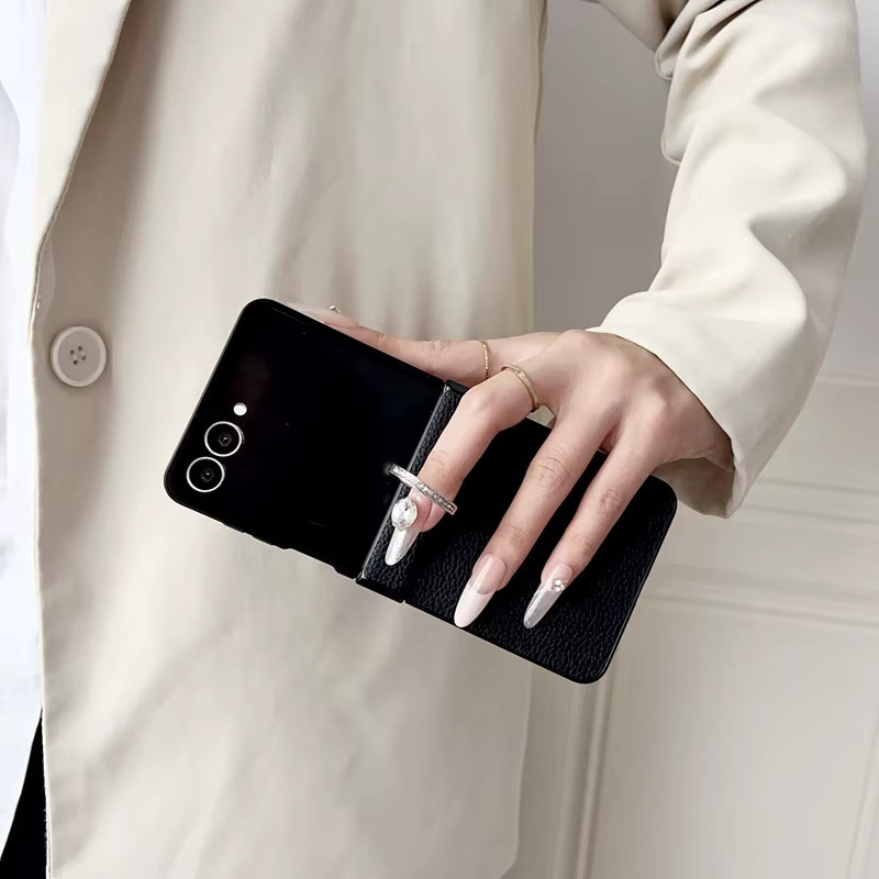 Luxuriöse Litchi-Leder-Handyhülle für Samsung Galaxy Z Flip (Modelle Z Flip 3 bis Z Flip 8) mit drehbarem Metallringhalter in Pink - Bild 3