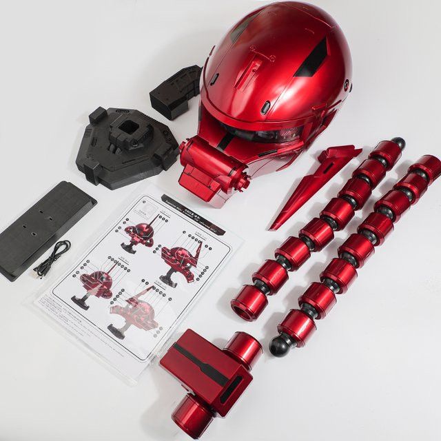 Xingjie Spray-Autolack Zaku-Helm Ornament in Rot mit Basisständer und USB-Ladekabel - Bild 1