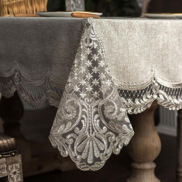 Elegante quadratische Tischdecke mit nordischem Blumenstickerei und Spitze von Your Warm Home, Grau, B/B: 150 x 150 cm - Bild 1