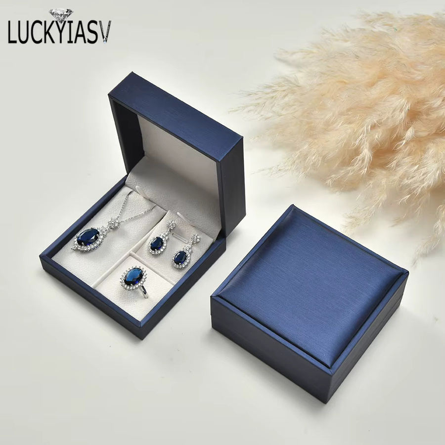 Schmuckaufbewahrung aus PU-Leder von luckyiasv in Blau für Ringe, Ohrringe, Halsketten und Armbänder - Bild 2