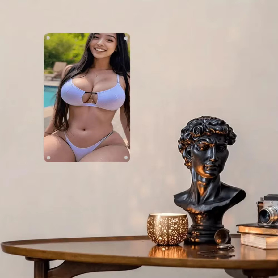 Vintage Metall Wandkunst Bikini Mädchen mit Klebeaufkleber für dein Beach House Dekor in Mehrfarbig - Bild 3