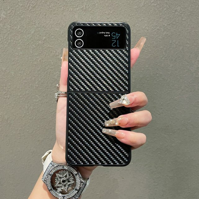 Luxus Stoßfeste Handyhülle aus Leder und Carbon Fiber Streifen für Motorola Razr 40 Ultra in Schwarz - Bild 1