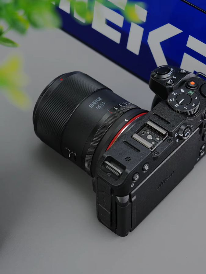 Meike 55mm F1.4 APS-C Autofokus-Porträtobjektiv für Sony E, Fuji X und Nikon Z-Mount in Schwarz - Bild 5