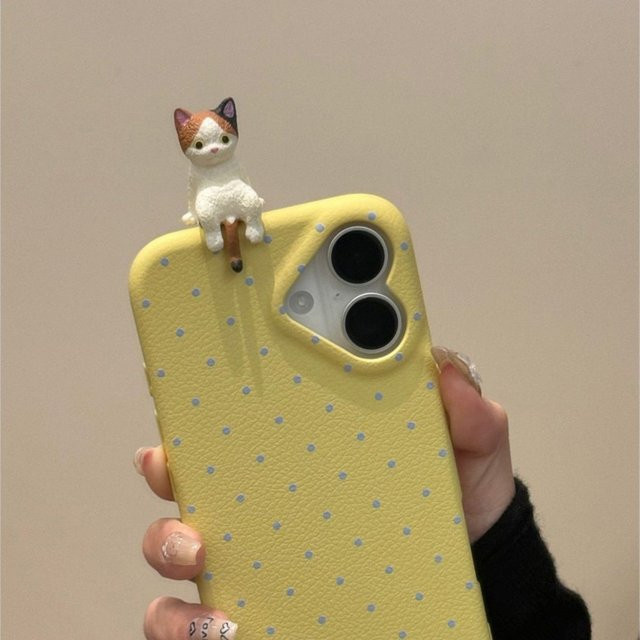 Apple iPhone 17 Pro Max Handyhülle aus Silikon mit Herz- und Katzenmotiv in Gelb - Bild 1