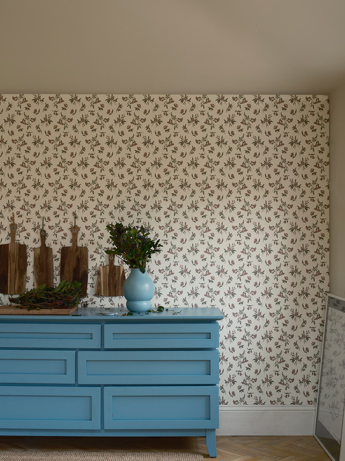 Farrow & Ball Tapete Botanical Floral in Beige und Purple im Country House Stil - Bild 1
