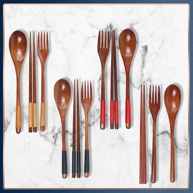 Japanisches Besteckset aus Holz mit Stäbchen, Gabel und Löffel in Braun mit mattem Finish - Bild 1