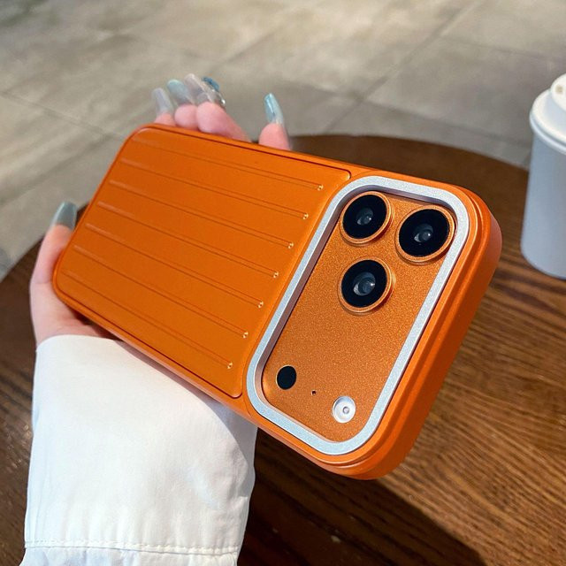 Stoßfestes und schlankes Case für Apple iPhone 17 Pro Max in Orange - Bild 1