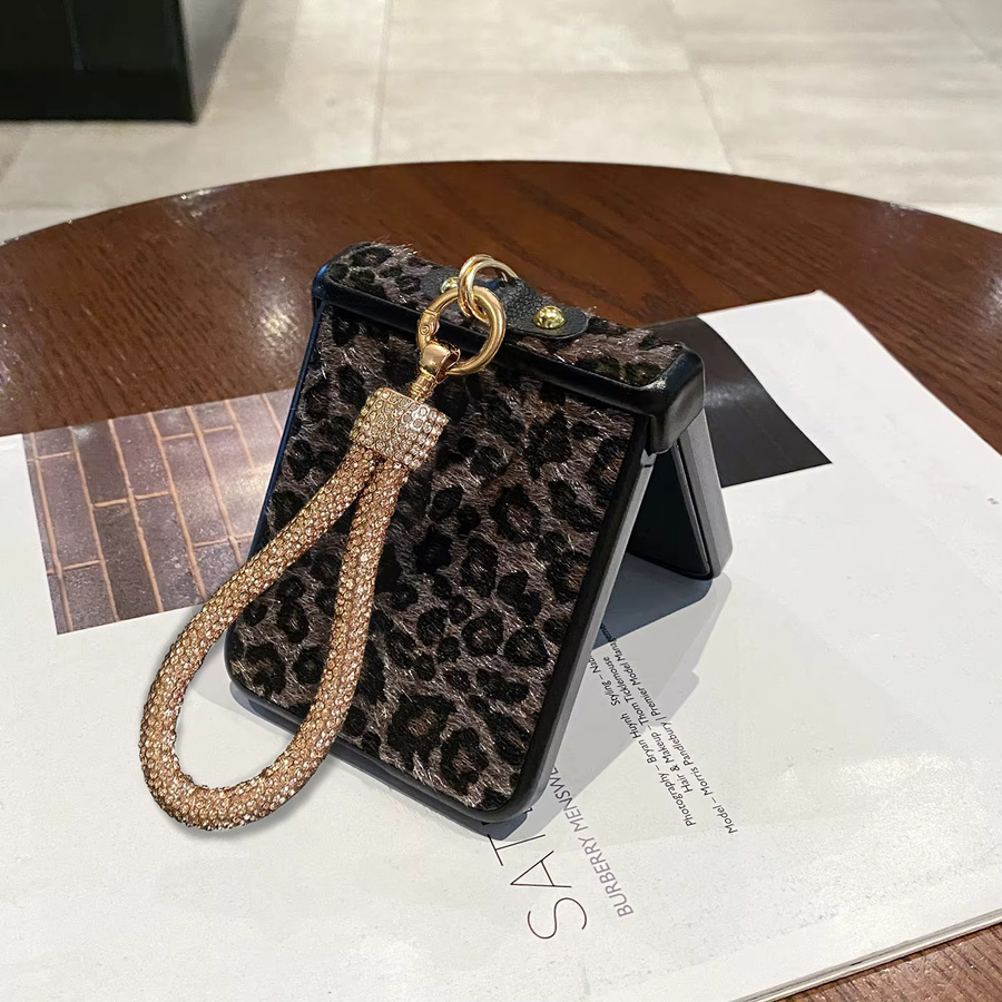 Luxuriöse Samsung Galaxy Z Flip Hülle mit Leopardenmuster aus Plüsch-Texturleder und Glitzer-Lanyard in Multicolour und Braun - Bild 3